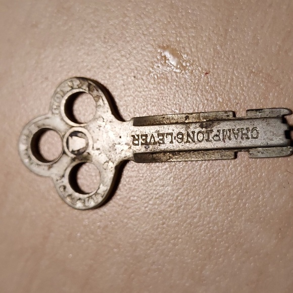 Antique Set of Three Keys One Marked Aug 27 1895 Skeleton Keys Old Keys - Picture 4 of 10